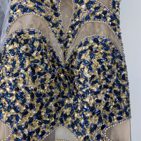 Prom or Formal Dress - Picture 2 of 5